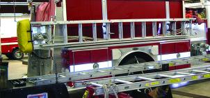 Step Up Figure 6: Externally mounted ladders become deformed because they are not properly supported. In this picture, note the two rungs from the front bracket to the tip at the front of the pumper.