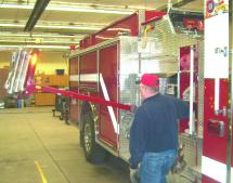 space. Without a hydraulic lift, some apparatus require a ladder to get the ladders off the truck! There are two types of hydraulic lifts.