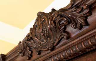 detail on the crown, this piece exemplifies the art of the