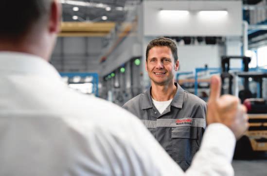 14 Global Service: Competency Readily Available In the metallurgical sector, downtimes are particularly expensive. Rexroth specialists are there whenever they are needed.