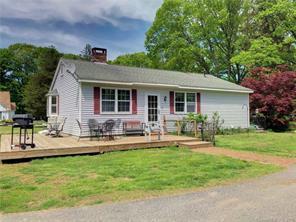 00 Style: Colonial Baths: 1 Full & 1 Partial Built: 1901 Status: Active GPS 262 Moosup Pond Road, Moosup 30 Fox Hill Road, Pomfret Pomfret Center Price: $424,900 MLS: 170072567 Public Open House
