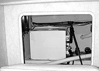 305 Owner s Manual Supplement Chapter 2: Locations Waste Pump-out Deck Fitting: Located on the port aft deck, next to the transom door.