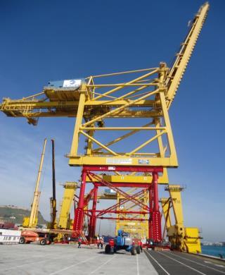References TCB Barcelona 2014/15 Heightening 6 meters 3 ZPMC STS Cranes Total Control of the