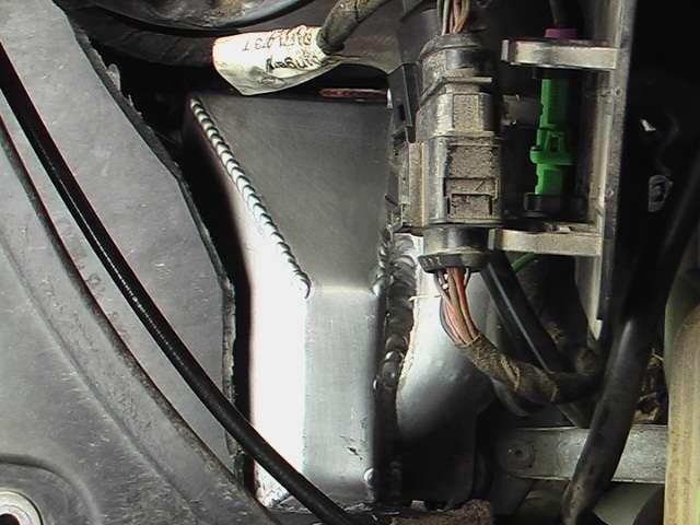 Upper outlet tanks are very tight against the radiator support, as can be seen in this picture.