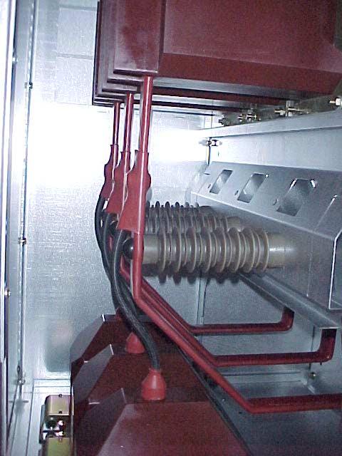 The torque of the joint for other busbar connections is 35 Nm.