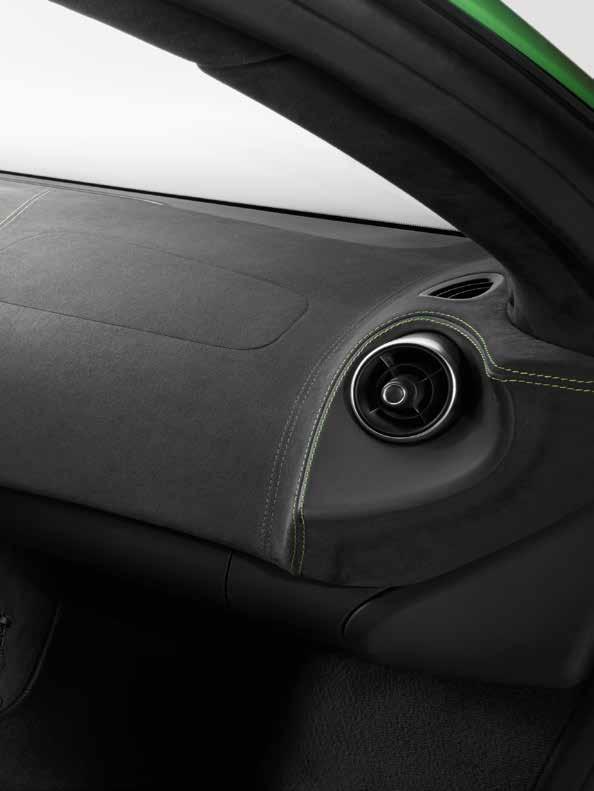 INTERIOR PACKS FOR A SEAMLESS FIT The carefully selected components for McLaren interior packs complement each other perfectly and sit seamlessly within the uncluttered layout of the cabin space.