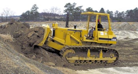 KOMATSU D58 CRAWLER DOZERS:THE MOST EFFICIENT DOZERS IN THEIR CLASS When you think Komatsu D58, think efficiency. Efficient because every D58 is equipped with Komatsu s TORQFLOW transmission.