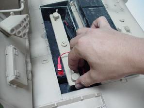 E Battery Installation M1A2 Abrams Tank: IMPORTANT! Use only a 12 Volt (7.0 Amp/Hr.) battery.