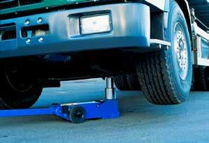 height: 275 / 380 mm 50-2 2-stage air hydraulic jack for heavy buses and trucks Minimum height of 220 mm Designed for heavy-duty, intensive commercial use for optimum