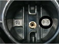 Plug gauge 0,65 mm may not enter the bore (use jet gauge set Rotax part no. 281 920).