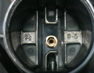 The two vent fittings must be connected with the original air vent hose minimum length 155mm (ROTAX part no. 260260).