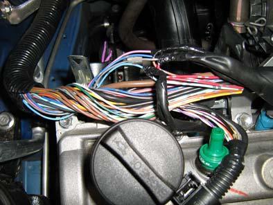 PAGE 16 076/2501400 Electrical connections Check and measure the wiring in case of changes in the cars wiring colors.
