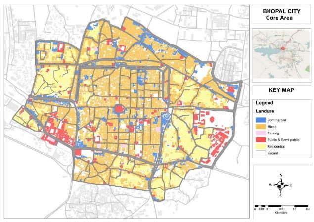 4. RESIDENTIAL PARKING DEMAND The density is 585 person per hectare. The core part is majorly contributing to mixed land use. 57% of total structures are mixed use while residential around 23%.