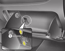 Značilnosti vašega vozila OPOMBA Če uporabljate funkcijo hlajenja, lahko manjše količine kondenzirane vlage poškodujejo papir v predalu.