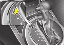 Vožnja Tip A Tip B OSL050010 OSL050010N Zasilna sprostitev prestavne ročice Če prestavne ročice s pritisnjeno zavorno stopalko ni mogoče premakniti iz položaja P (parkiranje) ali N (nevtralno) v