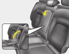 Varnostne značilnosti vašega vozila OSL030019 Naslon za roko (zadnji sedeži) Če želite uporabiti naslon za roko, ga povlecite iz hrbtišča sedeža.