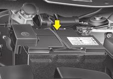 Odklopite akumulatorske kable, če vozila dlje časa ne boste uporabljali. OPOZORILO - Akumulator nevarnosti Pred ravnanjem z akumulatorjem vedno pozorno preberite naslednja navodila.