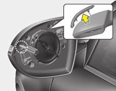 Namestite izvijač pod lečo in povlecite celoten sklop v smeri stran od vozila. 2. Prekinite električno napajanje žarnice. 3.