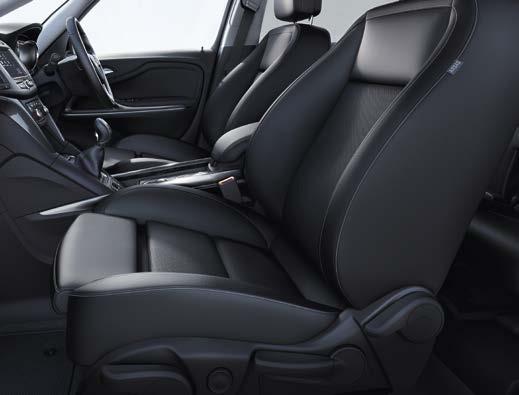 Tech Line Nav no-cost option. Lilop seat fabric with Morrocana bolsters in Light Neutral.