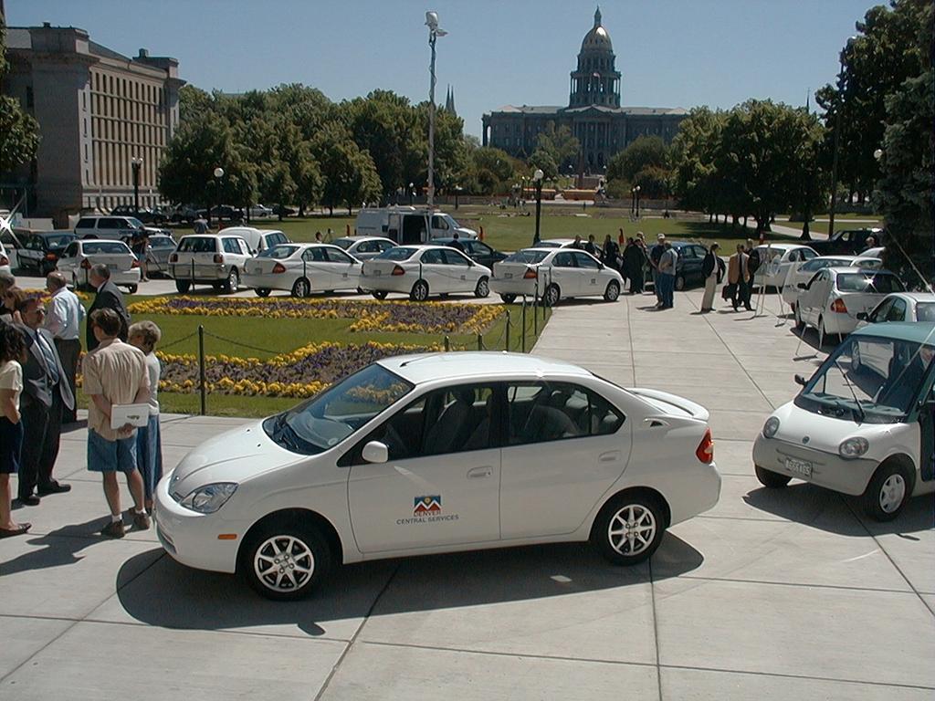 Support from the Top Denver s s Green Fleet Program Established in 1993 by Mayor Webb Called for emissions reductions Warranted consideration of alternative fuels and alternative fuel vehicles 3