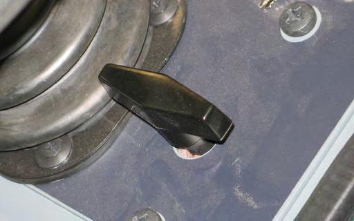 The weight adjustment knob controls the firmness of the operator seat. STEERING COLUMN TILT KNOB 1.