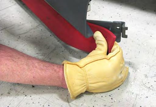 If the outer edge of the squeegee blade is not worn, rotate the squeegee blade with the blade