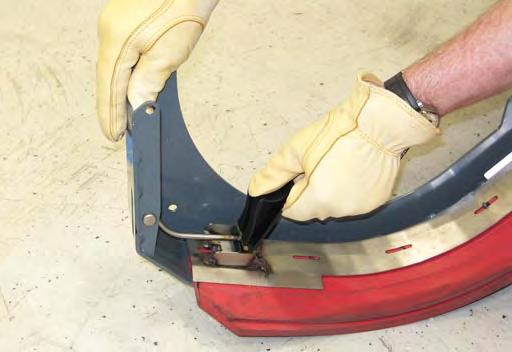 MAINTENANCE REPLACING OR ADJUSTING THE SIDE BRUSH SQUEEGEE BLADE (S/N 001279 ) (OPTION) 4. Remove the squeegees, spacer, and retainer from the squeegee bumper.