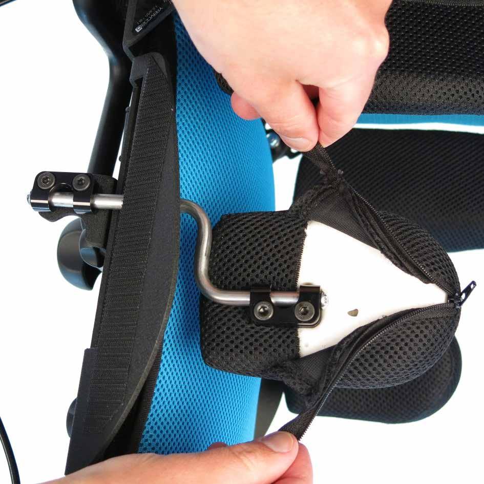 Setting up the Discovery Seat Thoracic laterals Loosen the four screws ()
