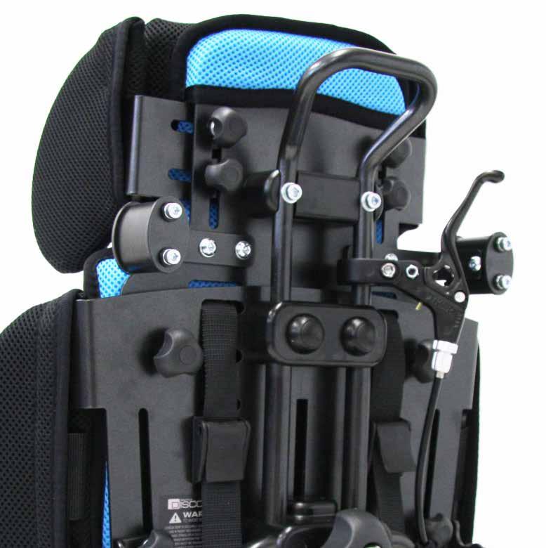 Lift the cam lock buckle () at the rear of the backrest and pull the strap through the padding.