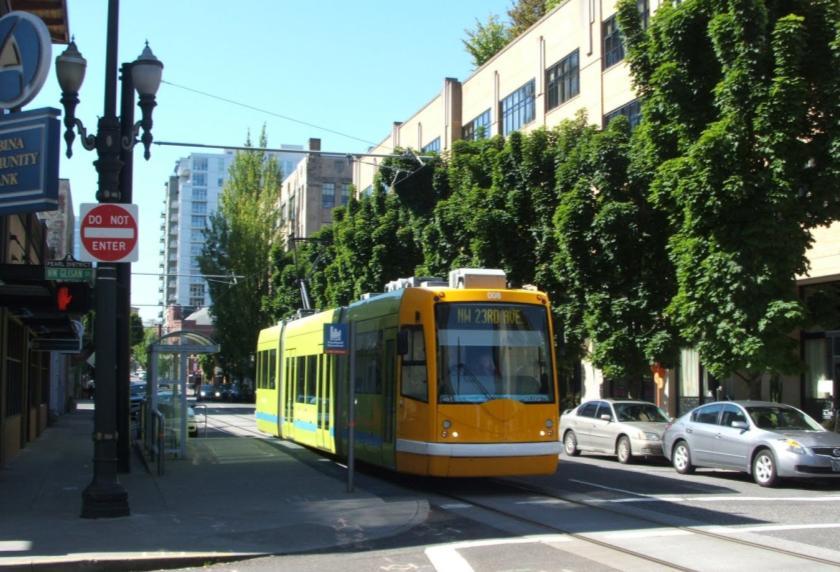 The Streetcar / Light Rail Design Continuum Portland, OR Streetcar In-street running Shared lanes with auto traffic Simple platform stops Single vehicles