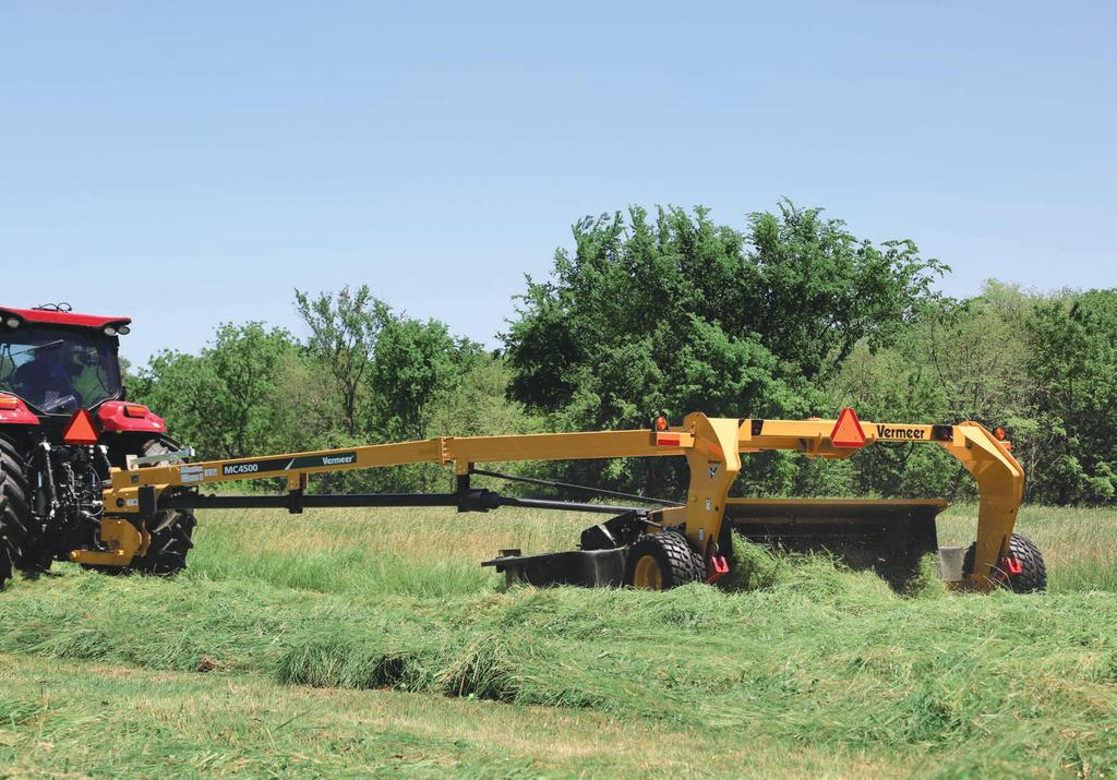 The Q3 cutter bar is a modular shaft-driven cutter bar that helps to maximize productivity by making the mower more fuel-efficient with minimal gearto-gear interface, requiring