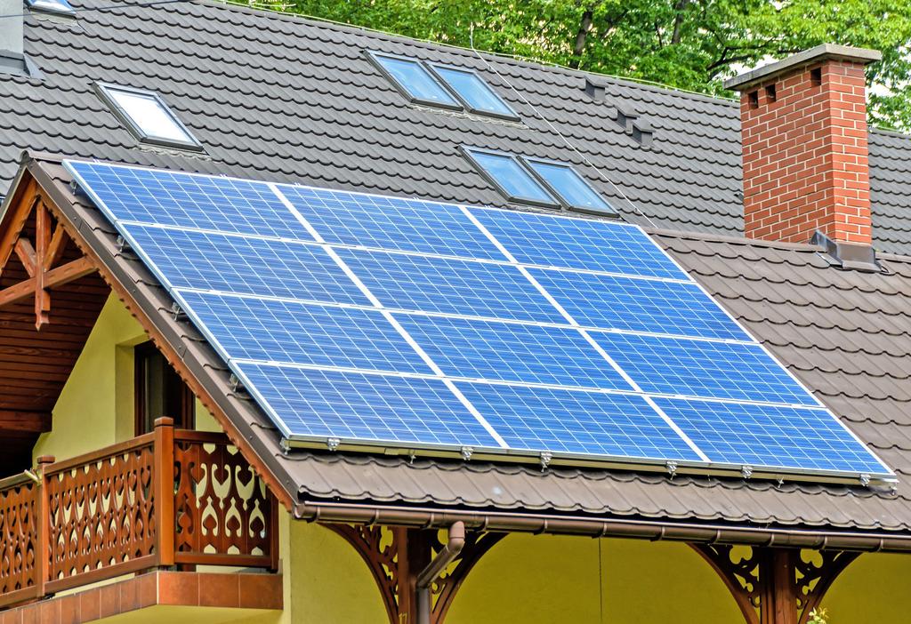 Implementation of Distributed Generation Focusing on Rooftop Solar Installations and Associated Technologies JOSEPH GEDDIS, ELETRICAL ENGINEER Residential rooftop solar generation installations have
