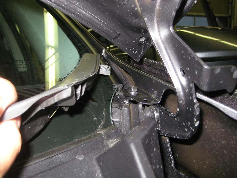 panels: i) Disengage the panel s clip and claw on the driver side and remove
