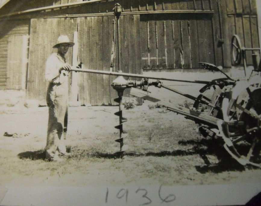refined his design, using an automobile ring gear and pinion as the digger s gearbox, but directmounting it to the drawbar of his Farmall tractor.