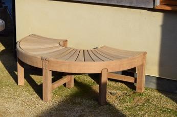 Broadwalk Semi-Circular Bench A lovely alternative to the full circular tree bench, this can sit very prettily around a specific area in your