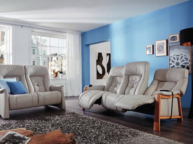 25% CHESTER 3 SEATER FIXED SOFA in Cat 22 Leather RRP 2,597.