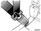 13A057 13A058 4. To remove the infant seat, press the buckle release button and allow the belt to retract completely.