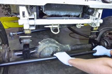Center Hole Center Bolt Step 73 Lift-up both front leaf springs and