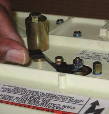 Section 8 Contact Wear Check and Interrupter Reset CR193C and CR193E (800 Ampere Contactors) 1. Close the contactor using the contactor closing tools (Item G, Figure 11). Do not over tighten.