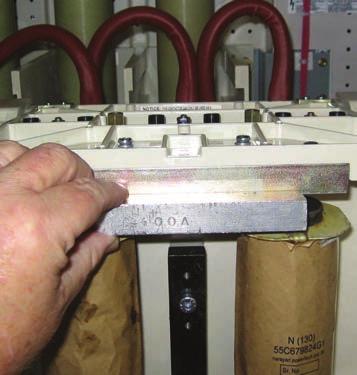 Section 6 Contact Wear Check CR193B and CR193D (400 Ampere Contactors) 1. Close the contactor using the contactor closing tools. See Figure 5. Do not over tighten.