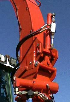 Hydraulic operation of the spout,