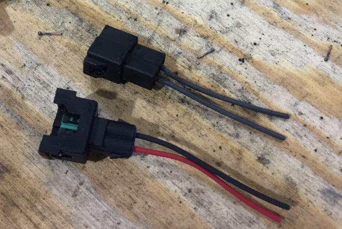 Cut the reverse light switch connector off your old transmission: Solder the two sets of pigtails together and seal with heat shrink: Now this
