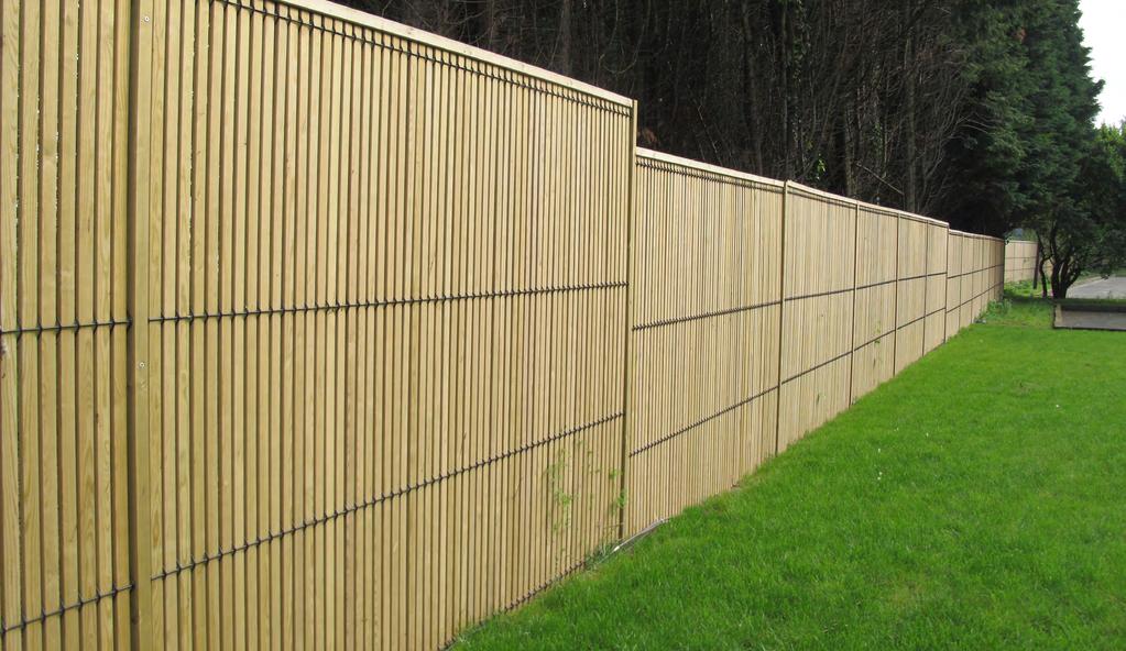 EUROGUARD COMBI SR1 BARBICAN EuroGuard Combi SR1 LPS 1175 fencing brings our experience and reputation in steel and timber fencing and gates together in a design that combines natural wooden slats