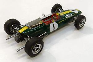 (image: TSM) On the right you can see the new Spark 1:18 Lotus Type 33 model, Jim Clark version.