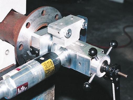 centering and alignment Backlash Regulator: Preloaded braking system provides smooth performance through interrupted cuts Quick-change dual-speed gearbox delivers optimum cutting speeds Strong,