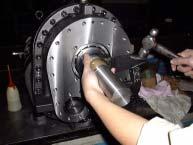 3.6.5 Spindle Remove the special securing retainer from the gear casing (169).
