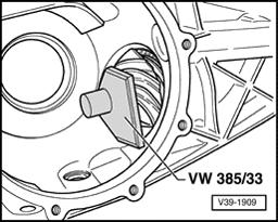 Page 13 of 31 39-157 Note: Before carrying out following measurements turn pinion shaft at least five turns in both directions, so that the tapered roller bearings settle.