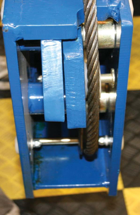 4. When routing the equalizing cables through the cross beam pulleys, pay close attention to the position of the equalizing cables to the small white safety lock pulley.