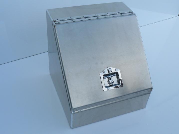 01 ALLOY CHASSIS MOUNTED TOOL BOX