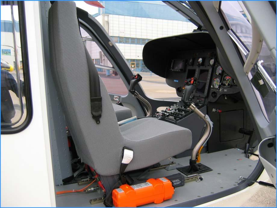 Adjustment of the pilot seats Pull the lever under
